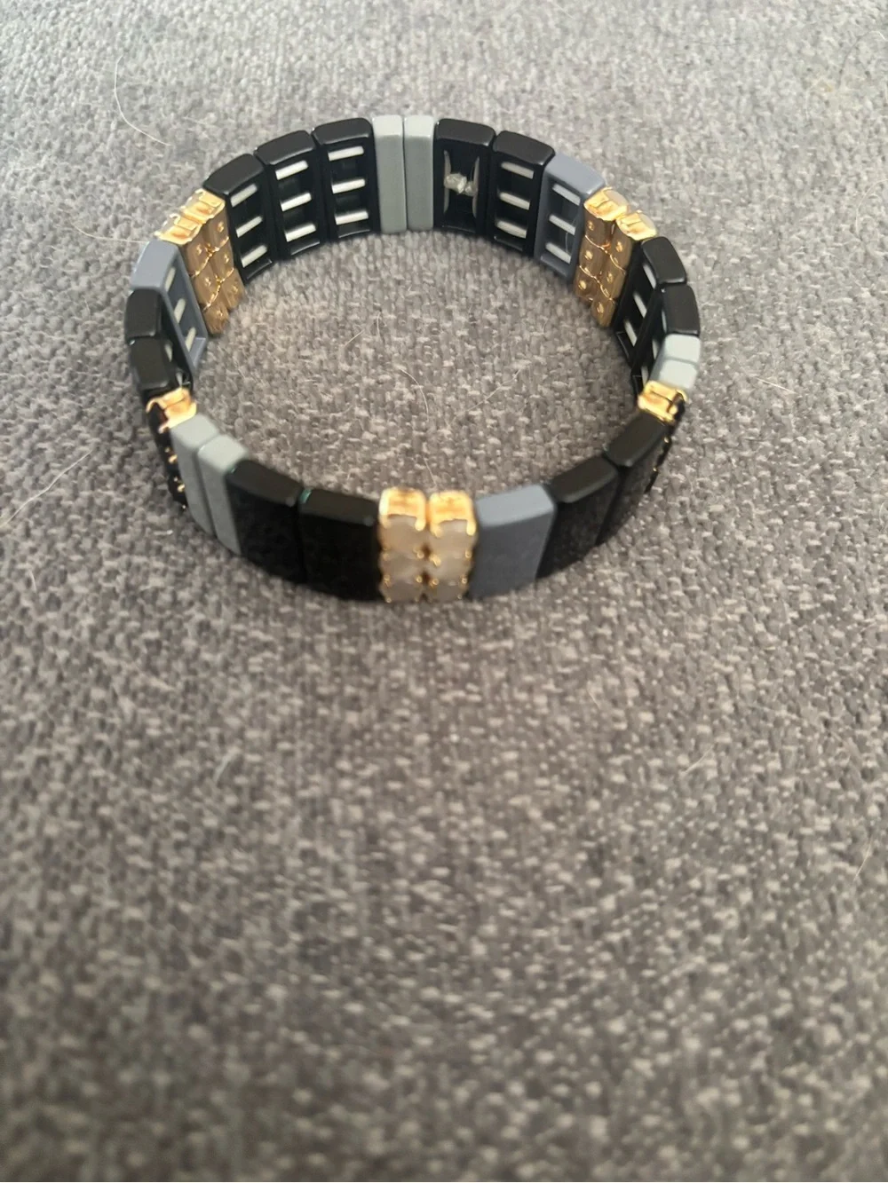 🌸 Modern Black and Gray Tila Bead Stretch Bracelet 🌸 - Picture 5 of 5